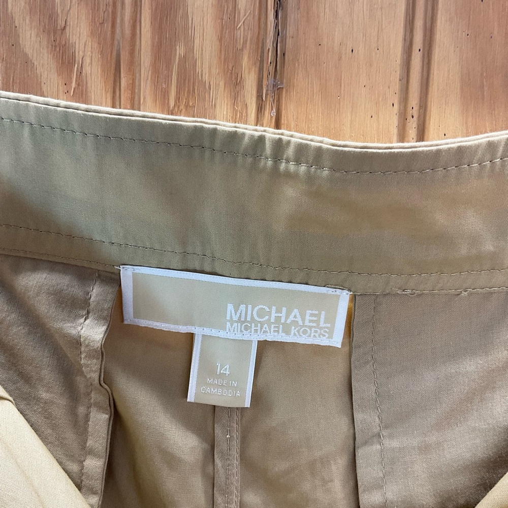 Michael Kors Tan Shorts with Flat-Front Design - Picture 4 of 5